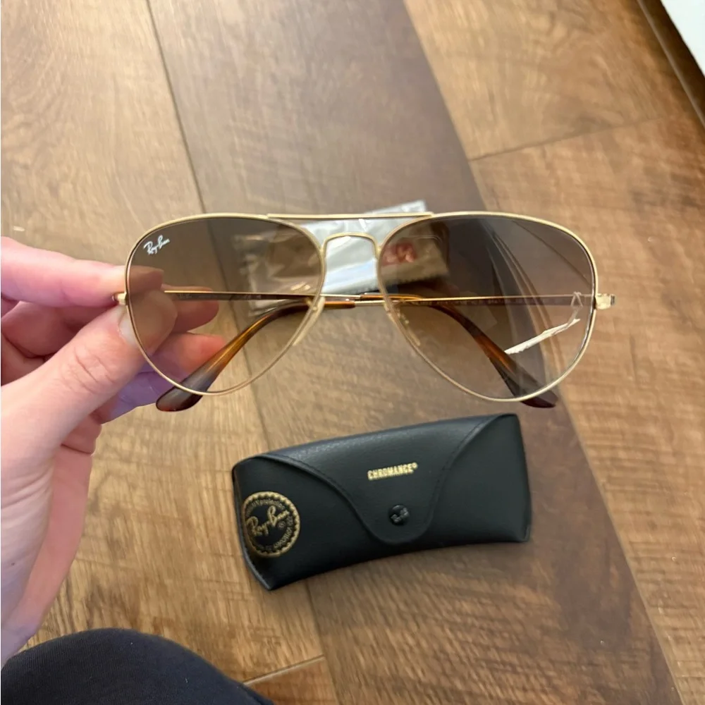 Ray-Ban Gold Aviator Sunglasses with Silver-Brown Lenses - Picture 2 of 3